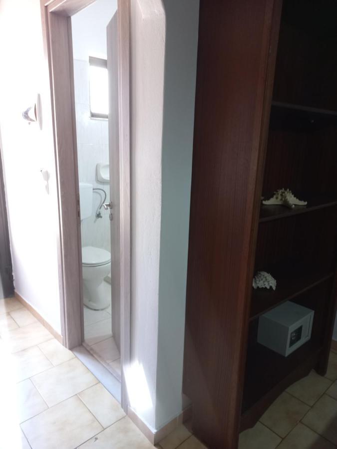 Dennis L Studios Laganas Luaran gambar